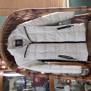 Vince camuto Women's cream and black snow jacket/parka